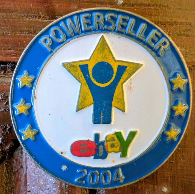 Mein eBay PowerSeller Pin 2004 – Blaue Nadel mit gelben Sternen und PowerSeller-Figur